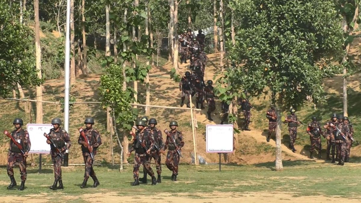 বান্দরবানে অস্ত্র-গোলাবারুদসহ ব্যবসায়ী আটক