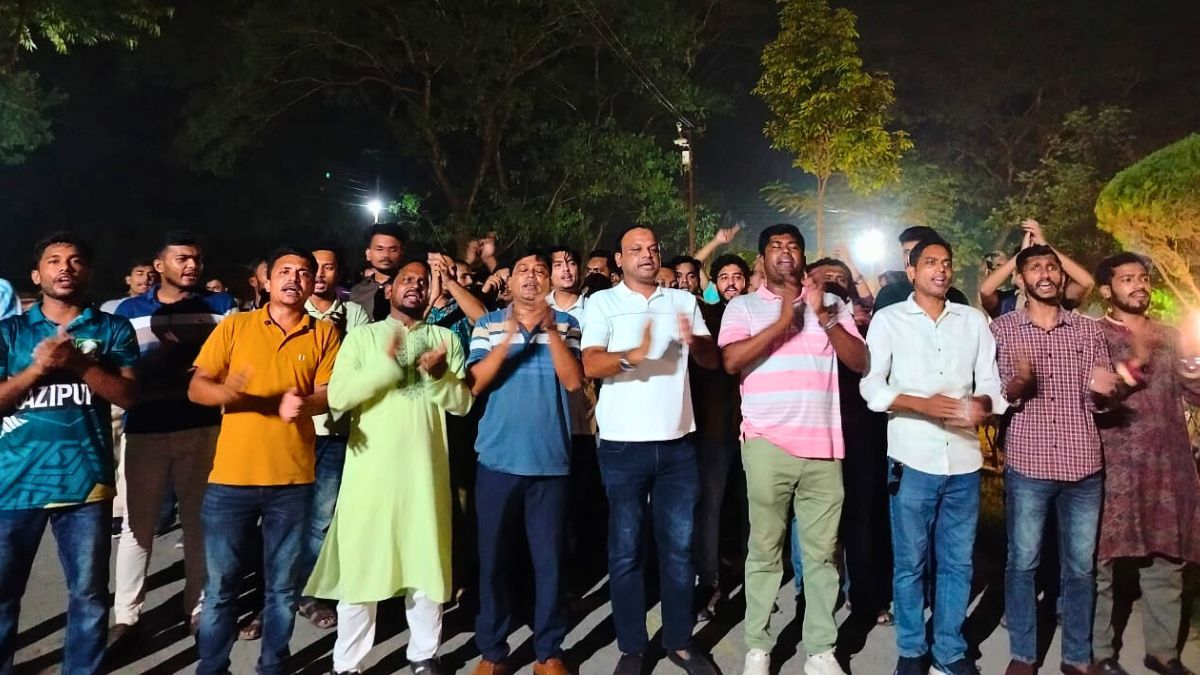 জবি ছাত্রদল নেতাকে গলা কেটে হত্যা, প্রতিবাদে ইবি ছাত্রদলের বিক্ষোভ
