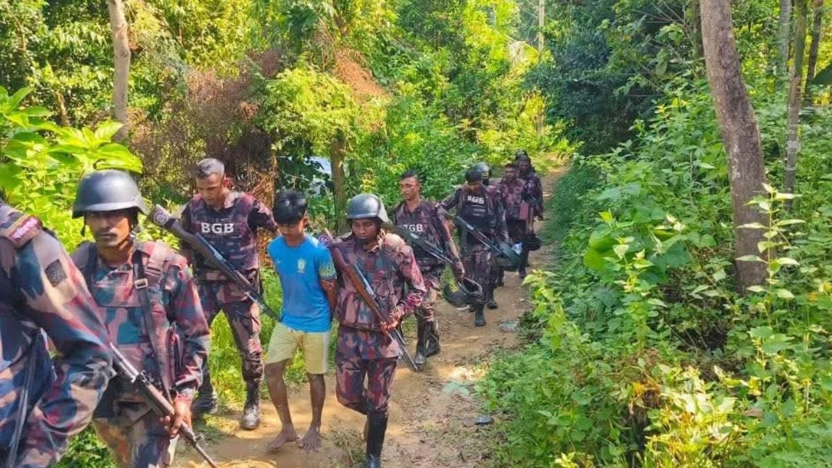 টেকনাফে মানবপাচারকারীর আস্তানায় বিজিবির অভিযান, ৬ জিম্মি উদ্ধার