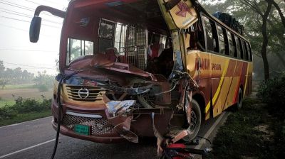 ঝিনাইদহে ট্রাকে বাসের ধাক্কায় হেলপার নিহত