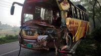 ঝিনাইদহে ট্রাকে বাসের ধাক্কায় হেলপার নিহত
