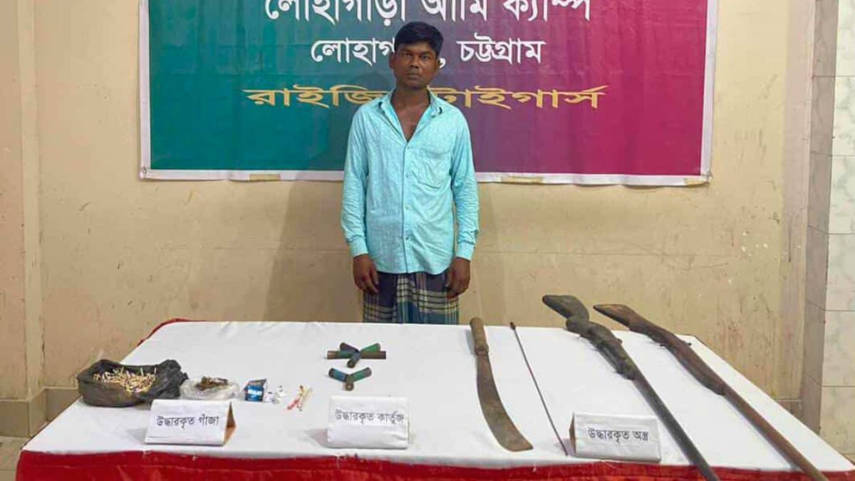 লোহাগাড়ায় মুরগির ফার্ম থেকে বন্দুক ও মাদকসহ যুবক গ্রেপ্তার