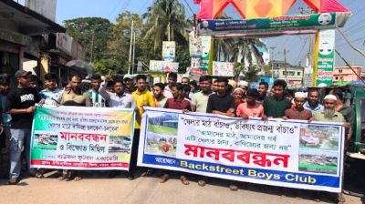 বাউফলে খেলার মাঠে মেলা বন্ধের দাবিতে সড়ক অবরোধ