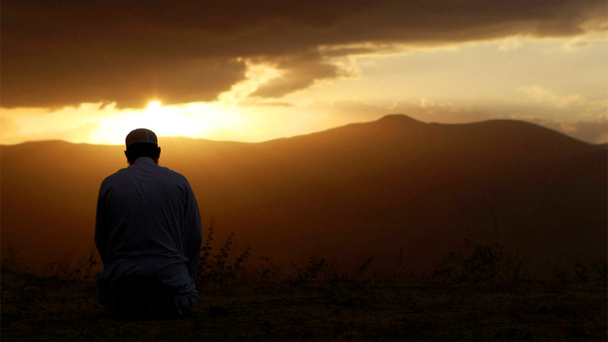 সফর অবস্থায় ফরজ নামাজ কসর করবে