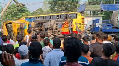 পাবনায় ট্রাকচাপায় দুই শিক্ষার্থীসহ নিহত ৩