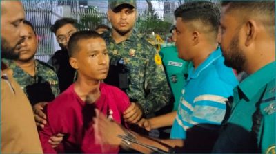 নির্বাচন কমিশনের সামনে ককটেল বিস্ফোরণ, যুবক আটক