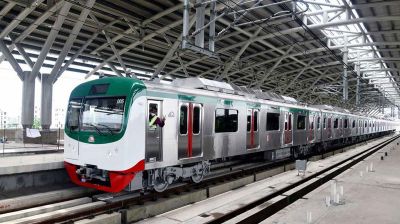 পথচারীর মৃত্যুর প্রায় আড়াই ঘণ্টা পর মেট্রো ট্রেন চলাচল শুরু