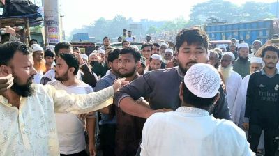 চান্দিনায় জামায়াত প্রার্থীকে ‘আওয়ামী দোসর’ আখ্যা দিয়ে মাইক্রোফোন কেড়ে নিলেন নেতাকর্মীরা