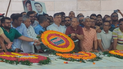 যুবদলের ৪৭তম প্রতিষ্ঠাবার্ষিকীতে শহীদ জিয়ার মাজারে শ্রদ্ধা