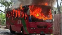 বরিশালে চলন্ত বিআরটিসি বাসে আগুন, প্রাণে বাঁচলেন সব যাত্রী
