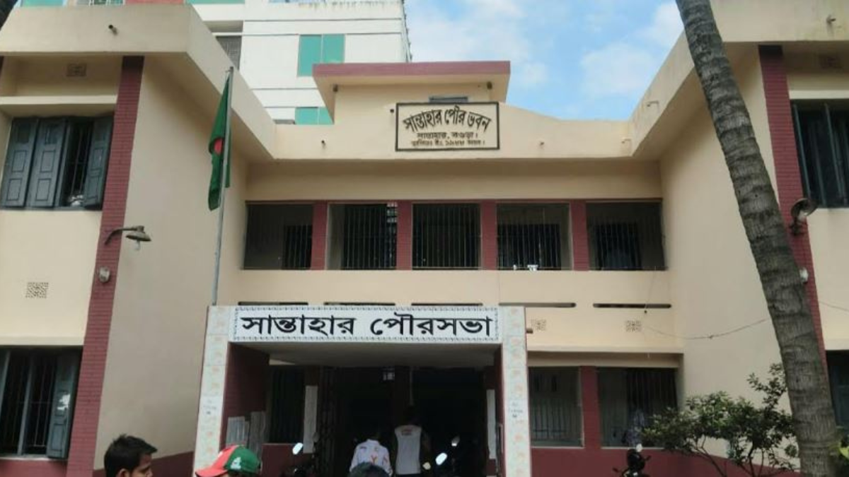 সান্তাহার পৌরসভায় সেবা নিতে গেলেই ভোগান্তি