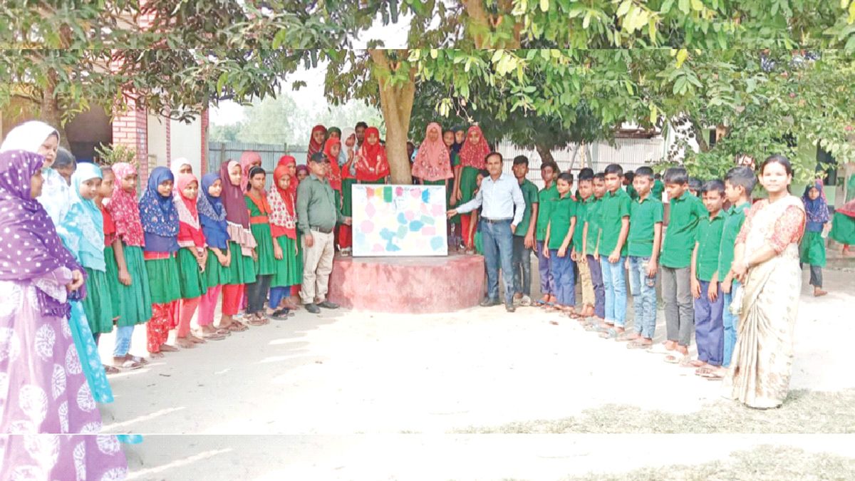 পঞ্চগড়ে পঞ্চম শ্রেণির শিক্ষার্থীদের দেয়ালিকা প্রকাশ