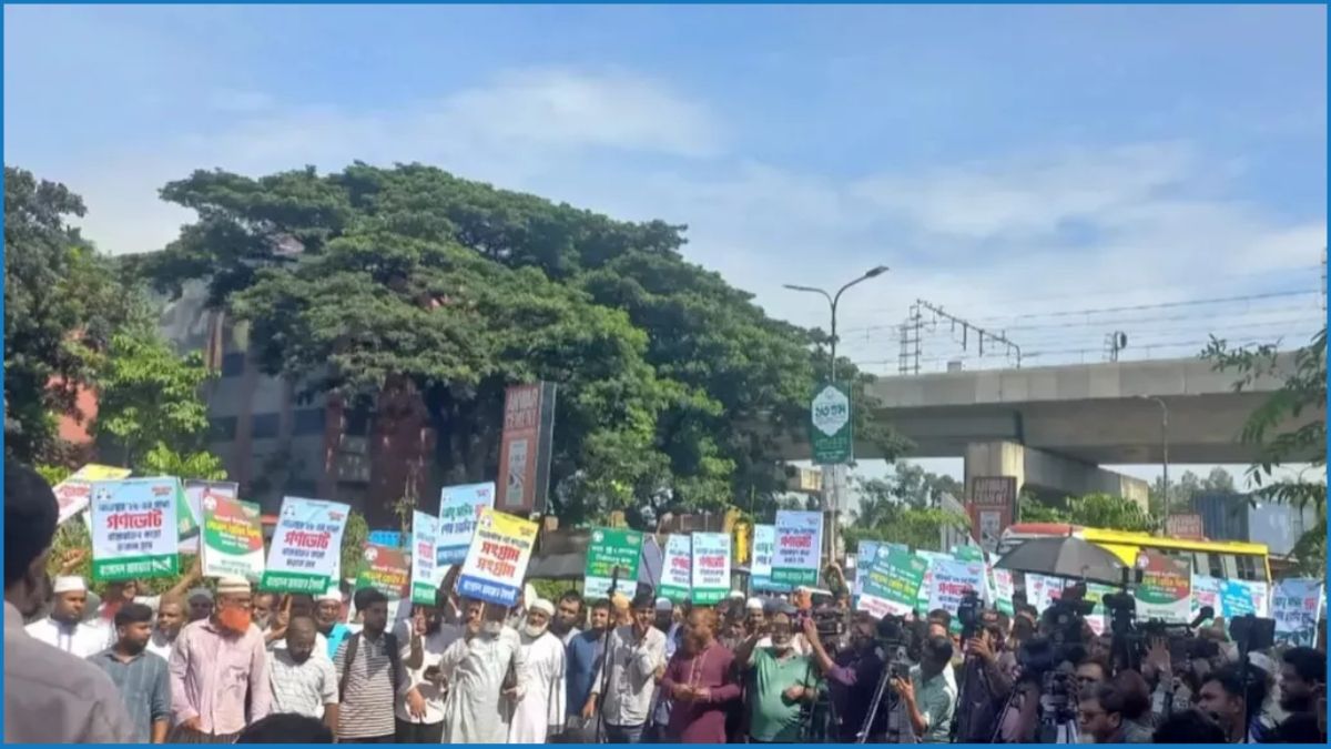 নভেম্বরে গণভোটের দাবিতে ইসিতে ৮ দলের স্মারকলিপি