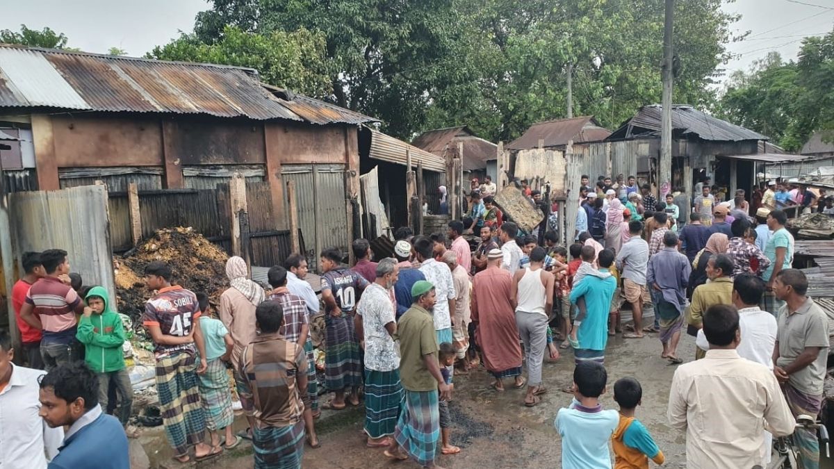 কুড়িগ্রামে ভয়াবহ অগ্নিকাণ্ডে ৮ দোকান পুড়ে ছাই