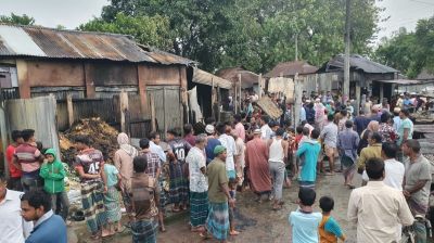 কুড়িগ্রামে ভয়াবহ অগ্নিকাণ্ডে ৮ দোকান পুড়ে ছাই