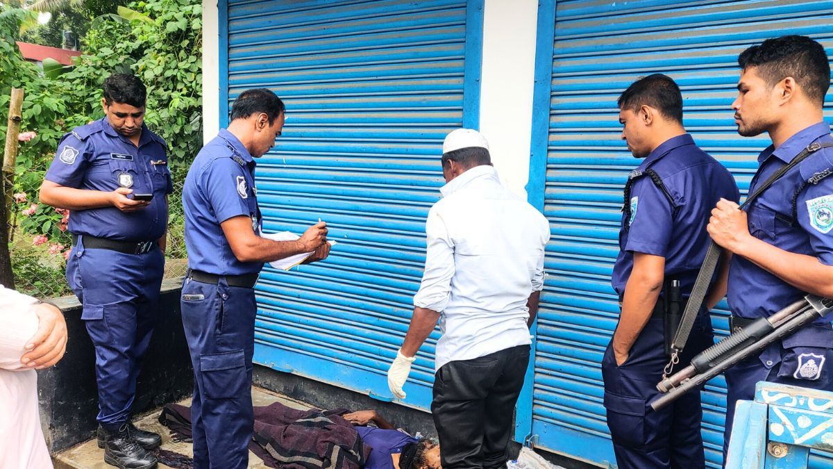 হিলিতে রাস্তার পাশ থেকে অজ্ঞাত ব্যক্তির মরদেহ উদ্ধার