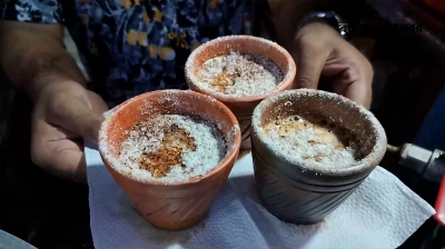 চা বেচে লাখ টাকা আয়