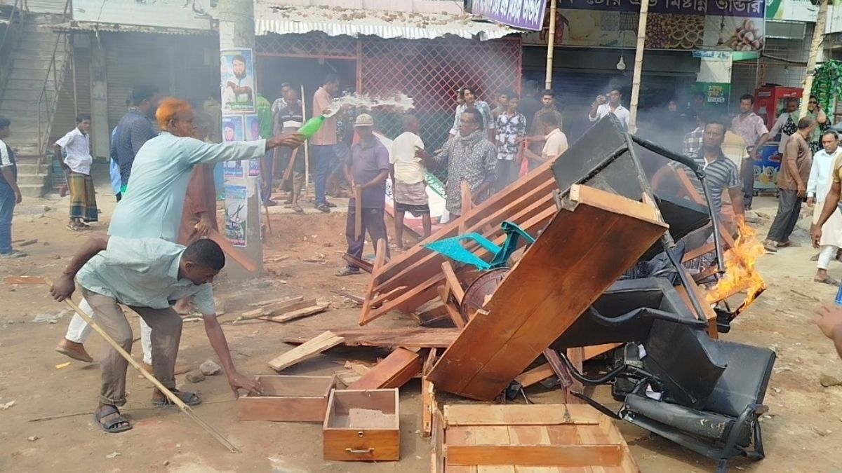 মেহেরপুরে বিএনপির ২ গ্রুপের সংঘর্ষ, হামলা-ভাঙচুর ও অগ্নিসংযোগ