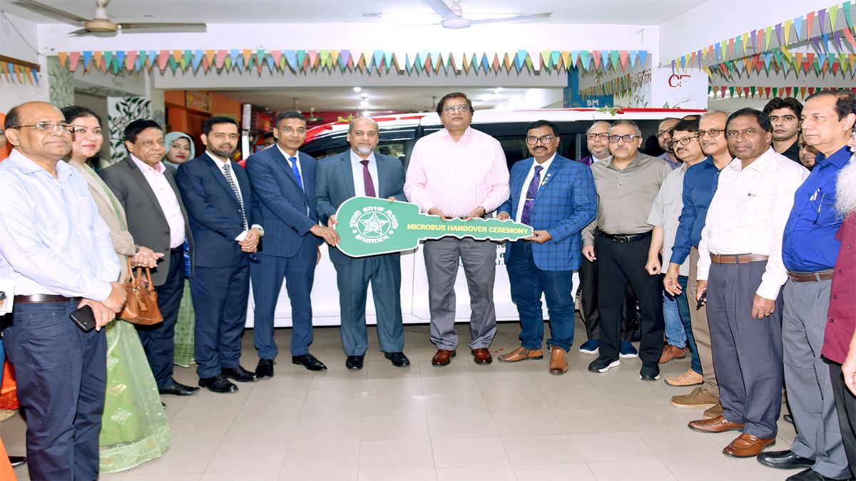 পূবালী ব্যাংক পিএলসি কর্তৃক বাংলাদেশ মেডিকেল কলেজকে একটি মাইক্রোবাস প্রদান