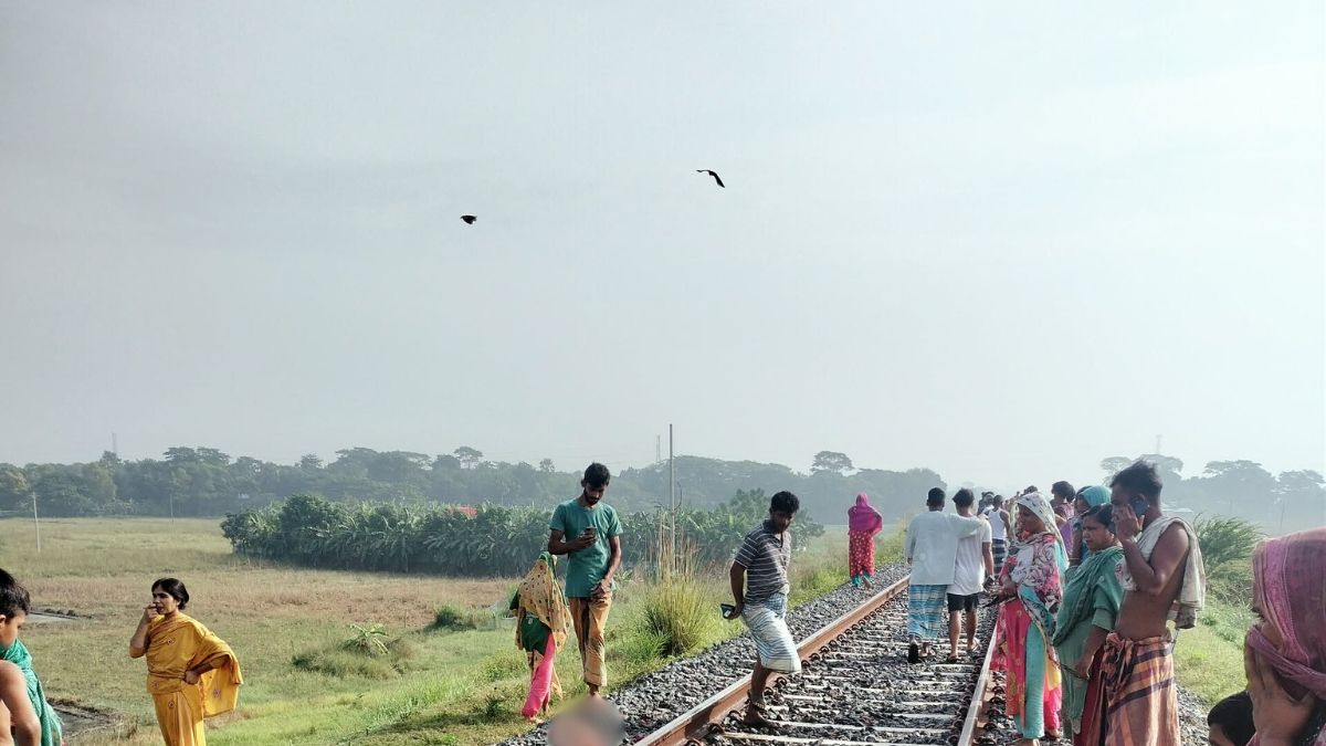 স্কুল পড়ুয়া মেয়ের পালানোর ঘটনায় মায়ের ট্রেনের নিচে ঝাঁপ!