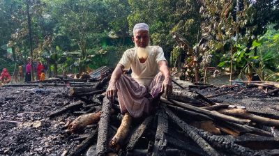 চরফ্যাসনে গভীর রাতে আগুনে দুই বসতঘর পুড়ে ছাই