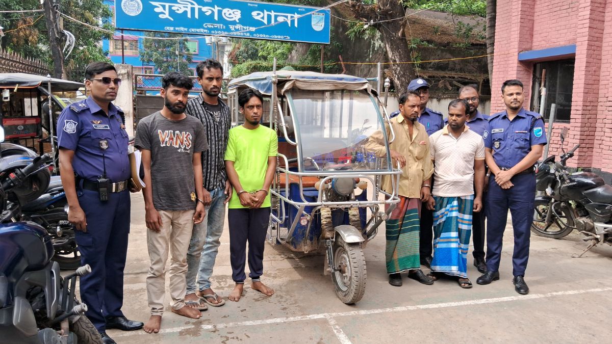 মুন্সীগঞ্জে অটোচালক মজিবল মাঝি হত্যা রহস্য উদঘাটন, গ্রেপ্তার ৫
