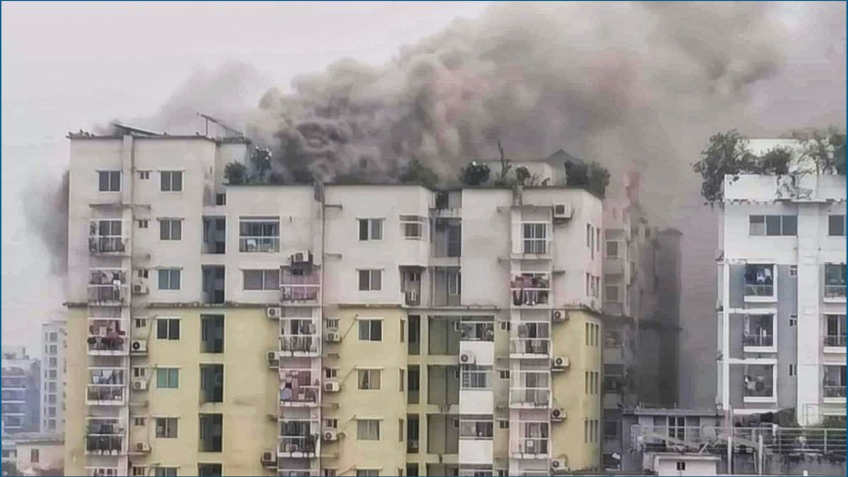 মোহাম্মদপুরে বহুতল ভবনে আগুন