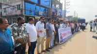 আশুলিয়ায় ২ সাংবাদিকের বিরুদ্ধে মিথ্যা মামলার প্রতিবাদে মানববন্ধন