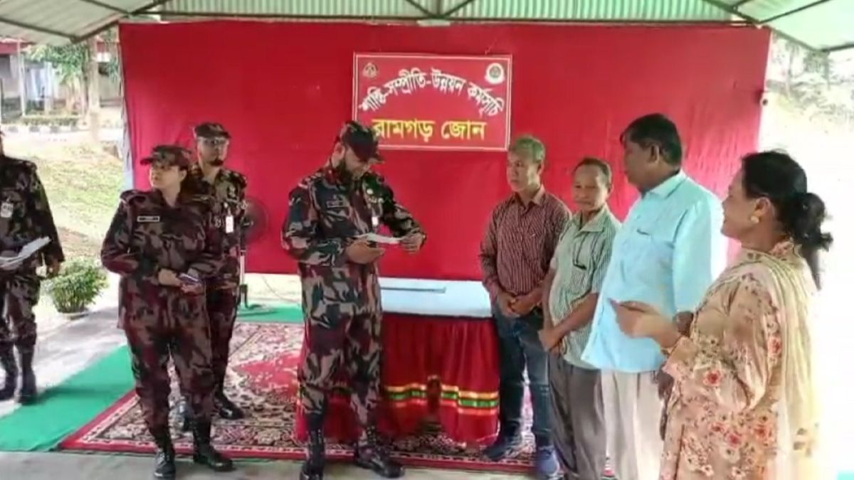 খাগড়াছড়ির রামগড়ে বিজিবির মানবিক সহায়তা