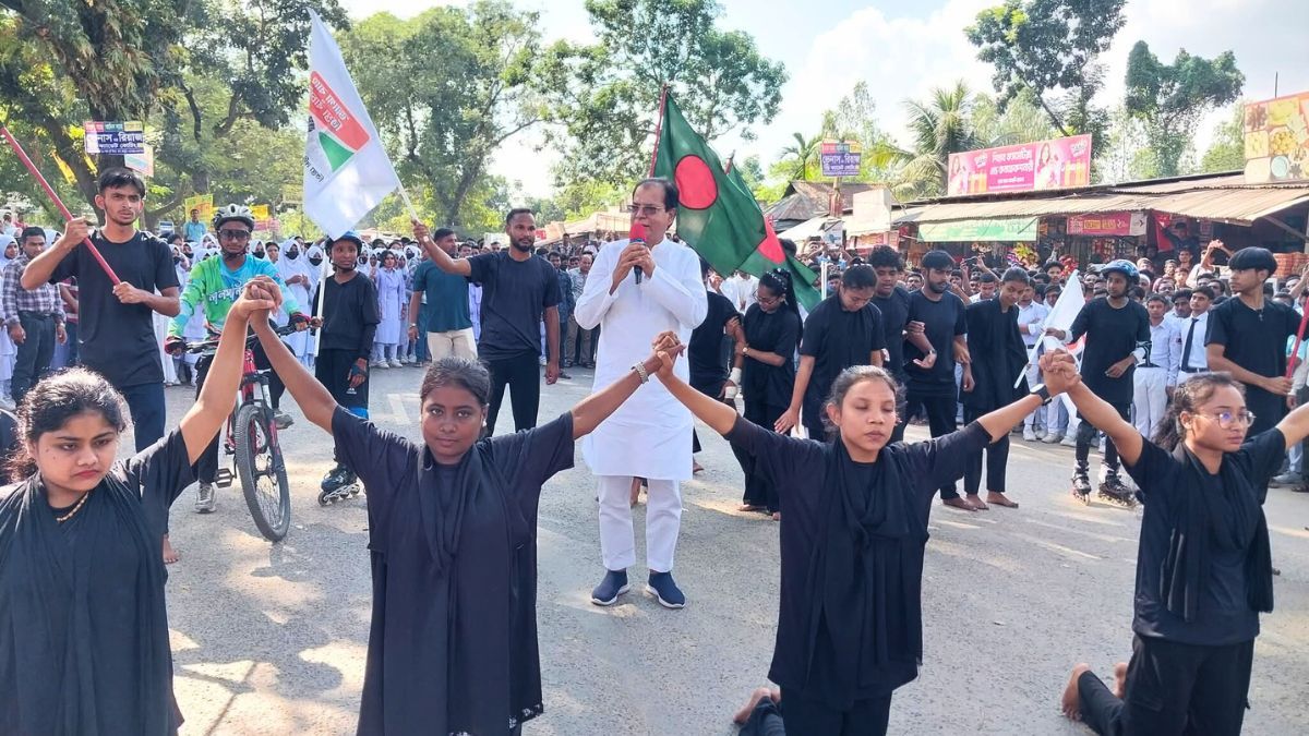 লালমনিরহাটে তিস্তা রক্ষায় ‘জাগো বাহে, তিস্তা বাঁচাই’ ফ্ল্যাশমব