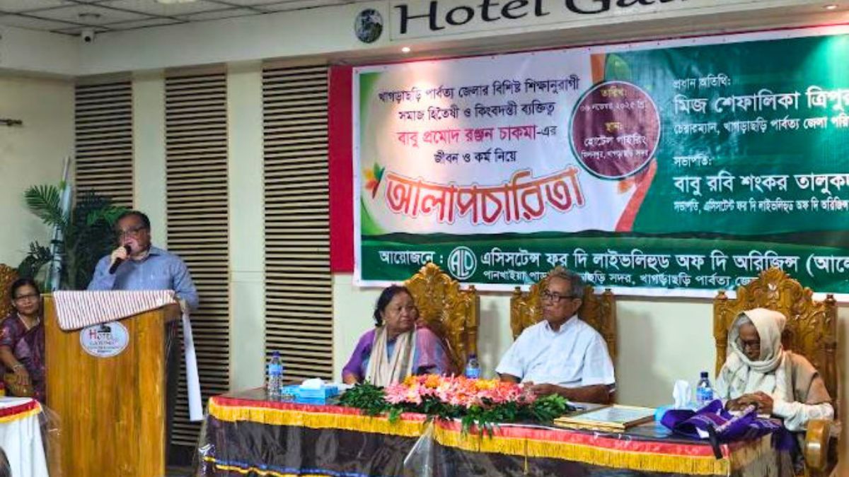 খাগড়াছড়িতে গুণী শিক্ষক প্রমোদ রঞ্জন চাকমা সংবর্ধিত