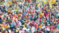হাজী ইয়াছিনের মনোনয়ন ফেরতের দাবিতে নারীদের বিক্ষোভে