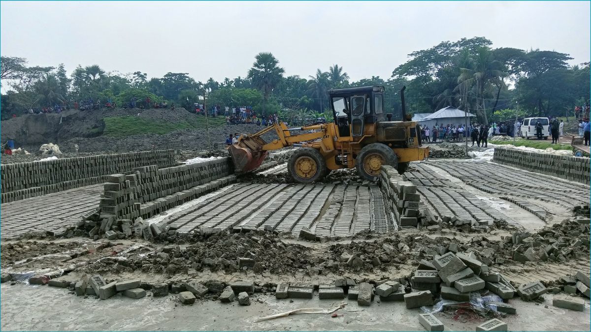 লক্ষ্মীপুরে ইটভাটা উচ্ছেদ অভিযানে হামলার চেষ্টা, ৬০০ জনের বিরুদ্ধে মামলা