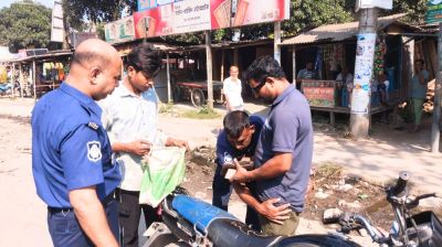 কিশোরগঞ্জে পুলিশের তল্লাশি, ১৩ নভেম্বরের নাশকতা প্রতিরোধে সতর্কতা