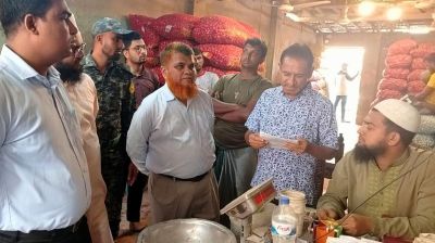 চাঁদপুরে পেঁয়াজের আড়তে ভোক্তা অধিকারের অভিযান, ৩ ব্যবসায়ীকে জরিমানা