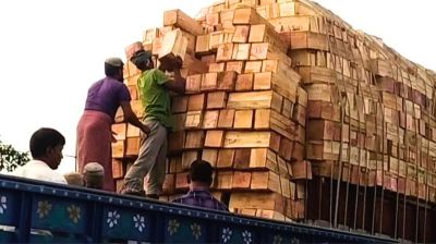 ৮ বছর পর হিলি স্থলবন্দর দিয়ে আপেল আমদানি শুরু