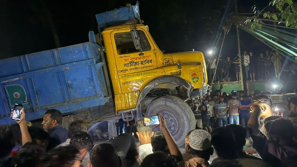 কুমিল্লায় ট্রাকচাপায় প্রাণ গেল অটোরিকশার ৩ যাত্রীর