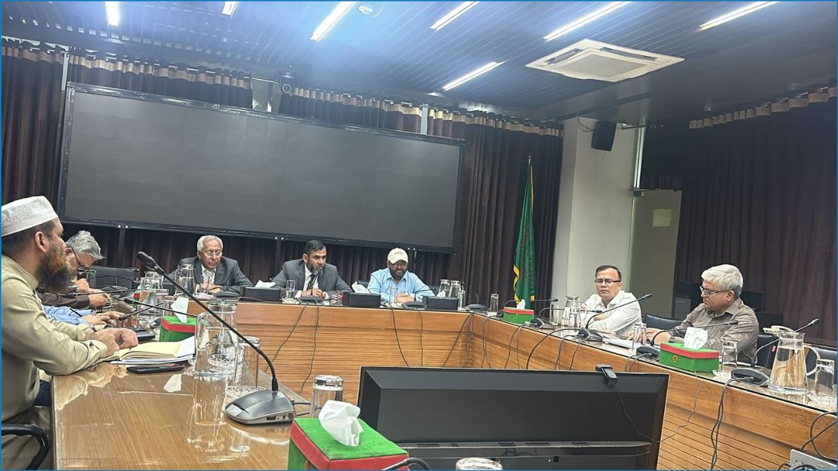 প্রবাসীদের পোস্টাল ব্যালট বড় চ্যালেঞ্জ : ইসি সানাউল্লাহ