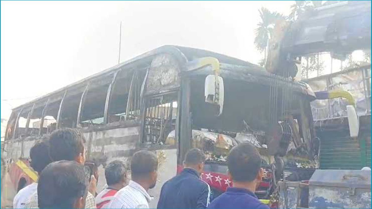 ময়মনসিংহে বাসে আগুন, দগ্ধ হয়ে চালক নিহত