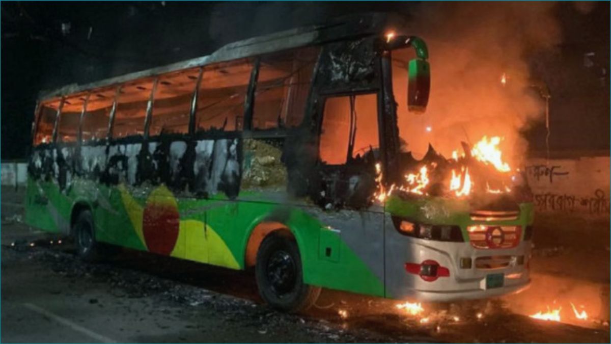 রাজধানীতে ৩ বাস ও প্রাইভেটকারে আগুন