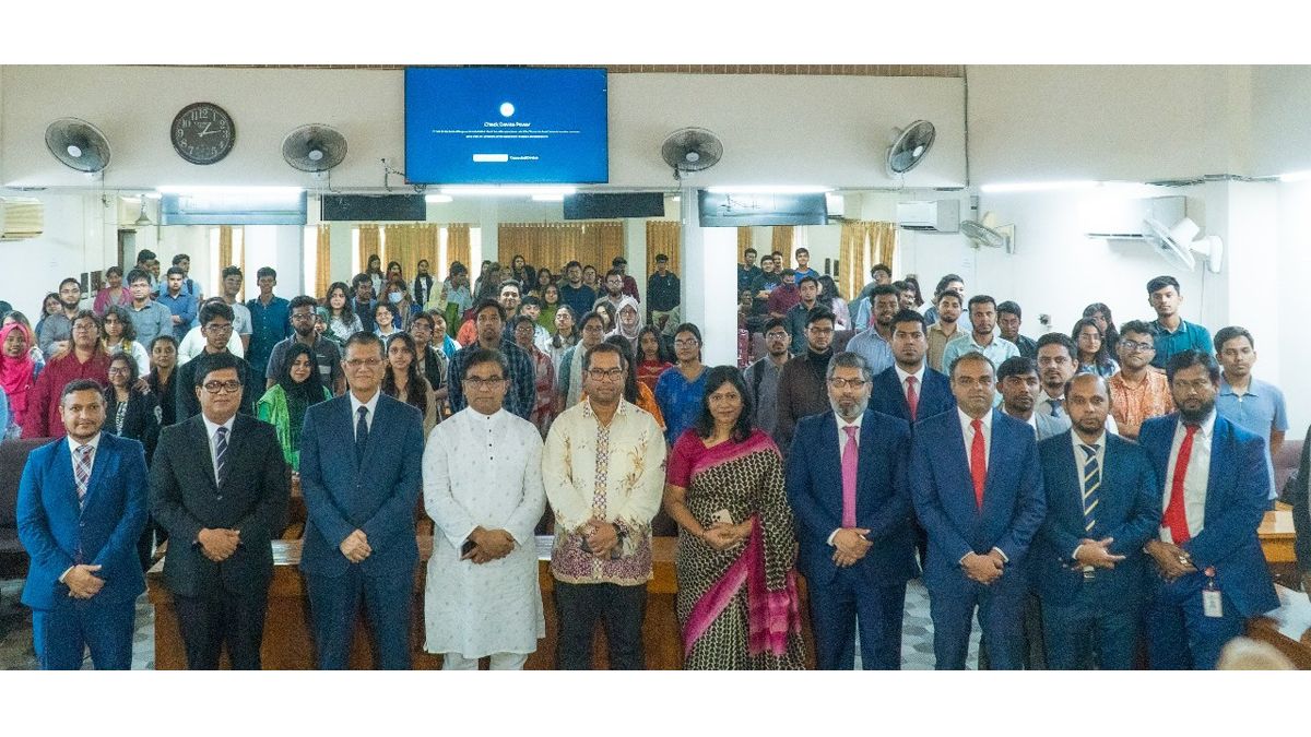 মিডল্যান্ড ব্যাংক ও জাহাঙ্গীরনগর বিশ্ববিদ্যালয়ের কমিউনিক-আইবিএ’র যৌথ সেমিনার: আর্থিক সচেতনতা