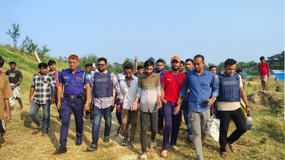 ফরিদপুরে বিপুলসংখ্যক হাতবোমাসহ ৩ যুবক আটক