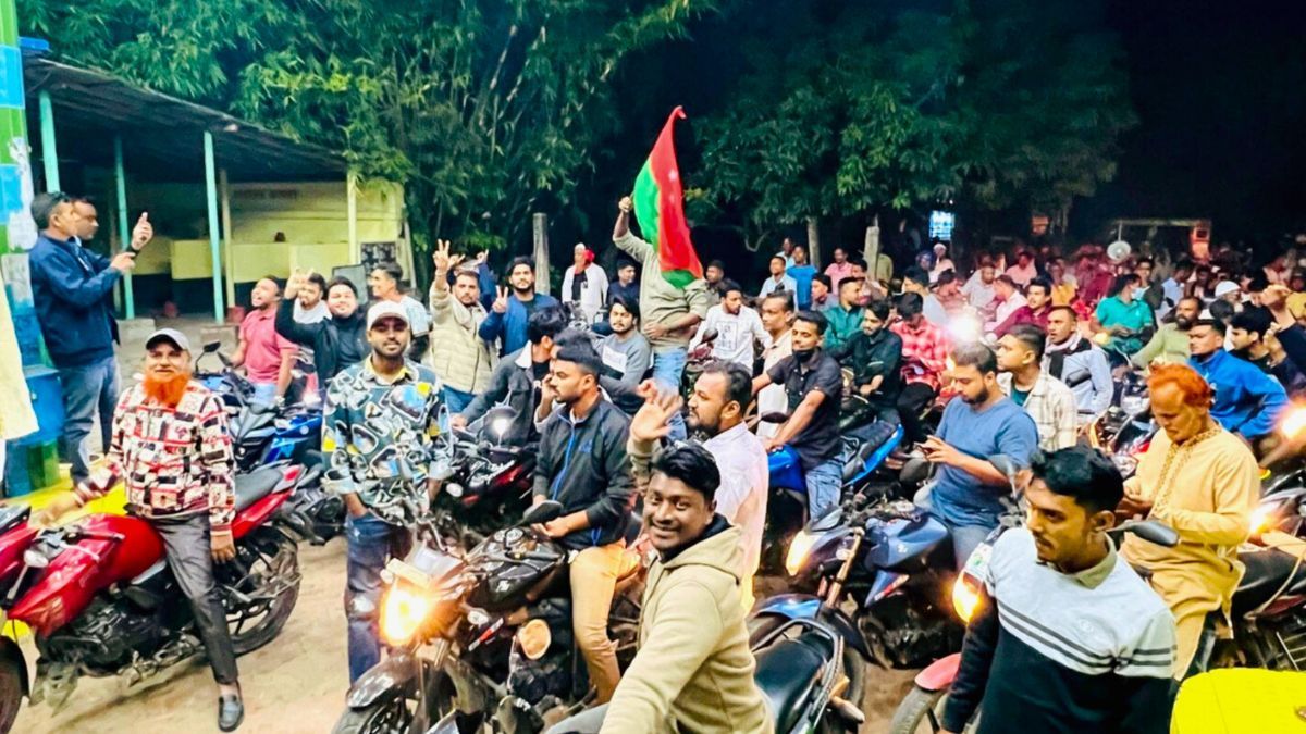 লকডাউনের প্রতিবাদে ইসলামপুরে মোটরসাইকেল শোভাযাত্রা