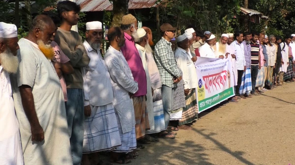 কুমিল্লায় প্রবাস ফেরত মান্নানের গ্রেপ্তারের প্রতিবাদে মানববন্ধন