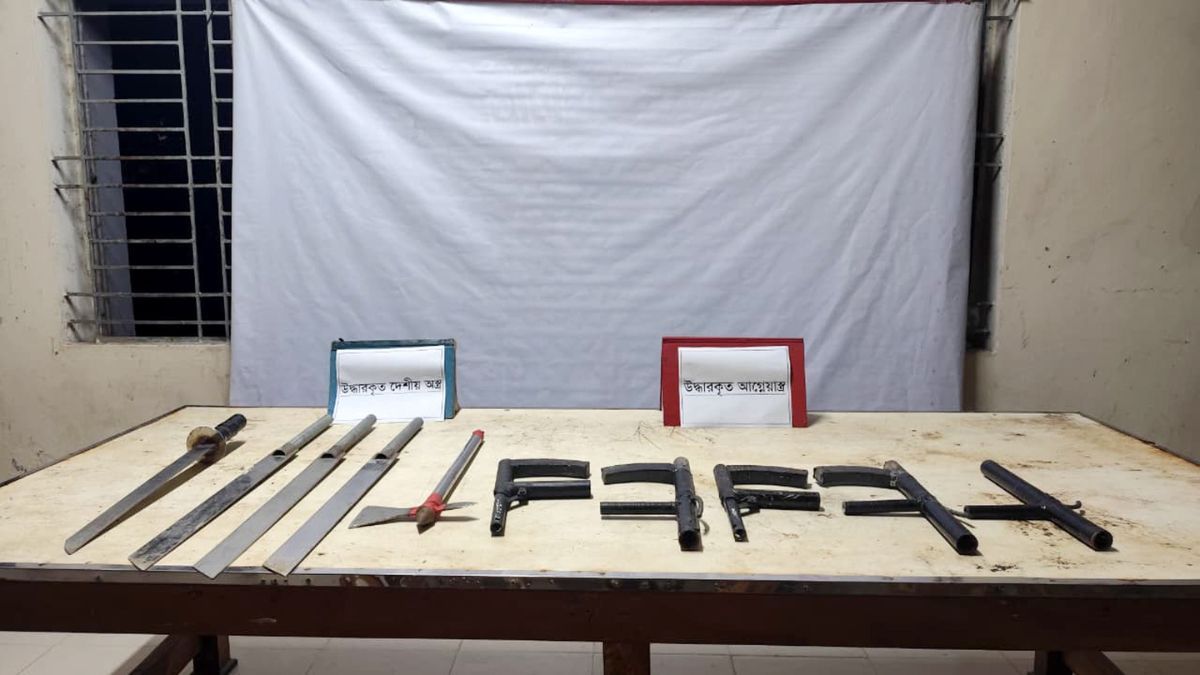 চাঁদপুরে যৌথ অভিযানে পাইপগানসহ দেশীয় অস্ত্র উদ্ধার
