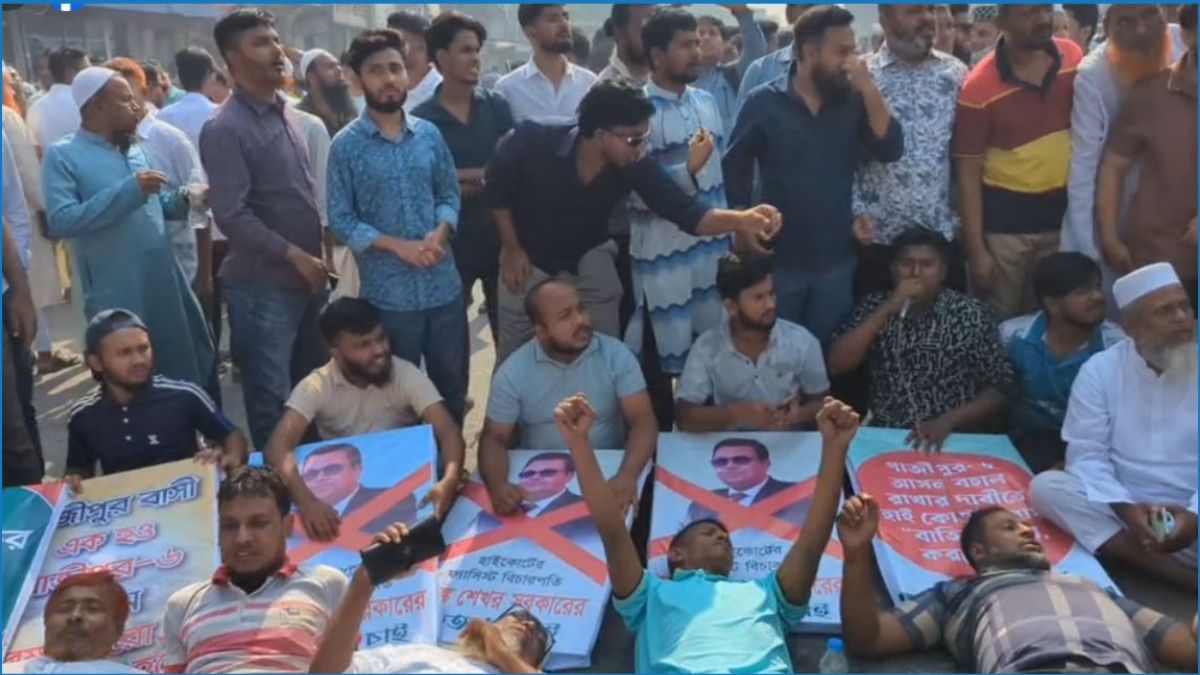 গাজীপুর-৬ আসন পুনর্বহালের দাবিতে ঢাকা-ময়মনসিংহ মহাসড়ক অবরোধ