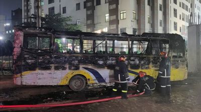 আশুলিয়ায় বাসে আগুন