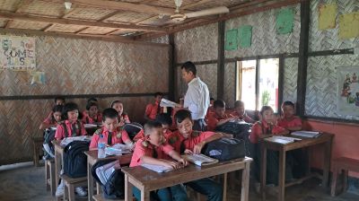 শিক্ষার্থীদের বেতনেই চলছে স্কুল