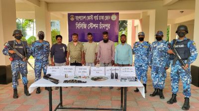 চাঁদপুরে অস্ত্রসহ ডাকাত দলের ৫ সদস্য আটক