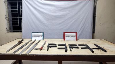 চাঁদপুরে যৌথ অভিযানে পাইপগানসহ দেশীয় অস্ত্র উদ্ধার